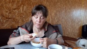 Завтрак в Деревне,  холод ужасный , опять бубню