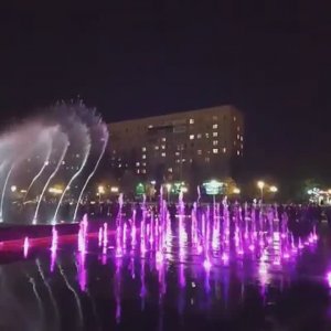 Цветомузыкальный фонтан в Пензе вечером