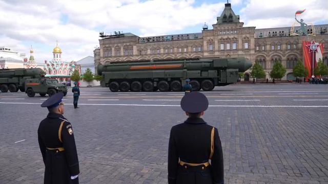 Парад Победы глазами молодёжи. Как они его видят? смотреть онлайн