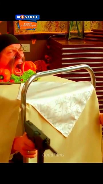 Он же говорил поменять люстру😂 Сериал: Кухня. #кухня #? смотреть онлайн