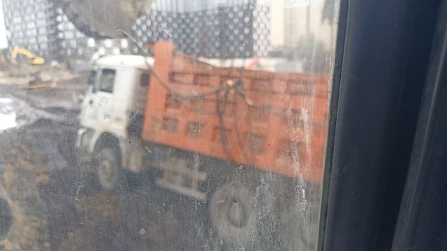 завалился большегруз