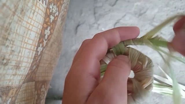 как сплести из кукурузных листьев циновку, а также в ч? смотреть онлайн