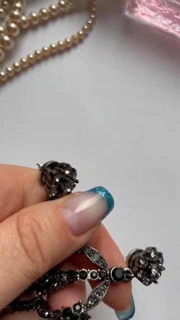 Серьги-люстры из темного металла, часть 1 смотреть онлайн