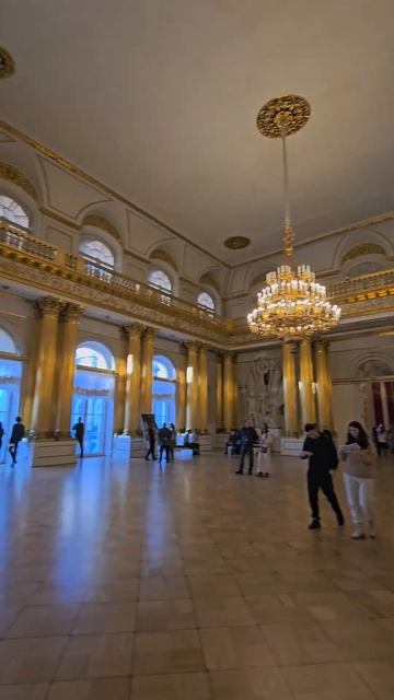 В залах Государственного Эрмитажа в Санкт-Петербурге. смотреть онлайн