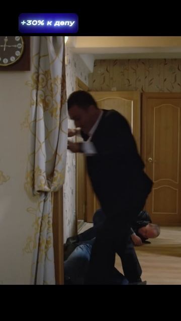 Коллектора прессуют женщину #кино #сериал #фильмы #то? смотреть онлайн