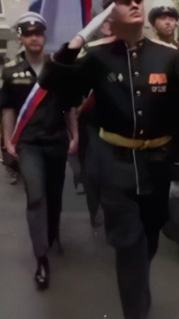 Мы стоим у родного порога! 
Только нет с нами тех, кто нас спас…