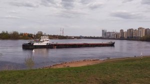 Речной сухогруз на Неве. 2 мая 2023.