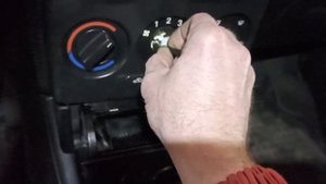 Замена лампы подсветки блока отопителя Opel Zafira A