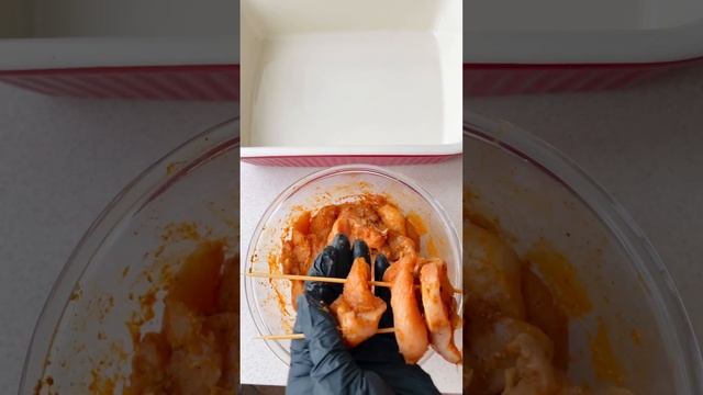 Куряча грудка на шпажках у часниковому маслі - рецепт