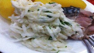 Салат из дайкона  с зеленым луком