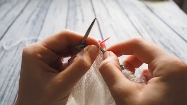 Простой палантин спицами для начинающих