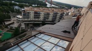 Устройство кровли на стеклянную крышу балкона