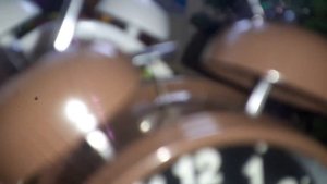 Фонарик Часы Будильник Колокольчика Молоточка Бьют