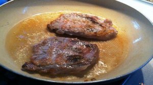 Свинина  запеченная с грибами  сыром.