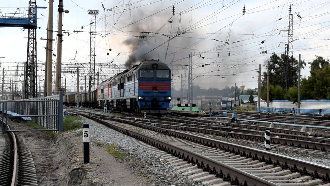 Тепловозы 2ТЭ116У-0065 и 2ТЭ116У-0202. Отправление двойной тяги.