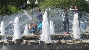 Летним днем у фонтана