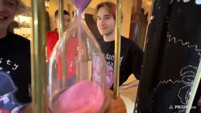 БУСТЕР ПОПАЛ В ОЧЕНЬ НЕЛОВКУЮ СИТУАЦИЮ - ТВИЧОВСКИЙ - ПРОДАВЕЦ ПОНИМАЕТ РУССКИЙ смотреть онлайн