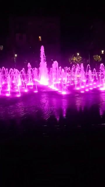 Супер фонтан. Ночное освещение. смотреть онлайн