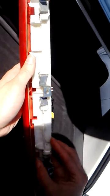 VW Polo 9n3 замена лампочек в допстопе смотреть онлайн