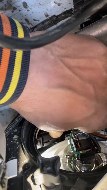 Замена лампочек ходовых огней-габаритов на УАЗ Профи 2 смотреть онлайн