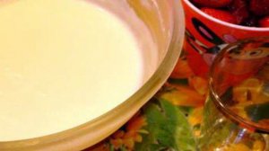 Кремовый десерт с клубникой и шоколадом
