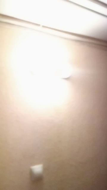 Как же быстро лампочки в подъезде сгорают 🙃 смотреть онлайн