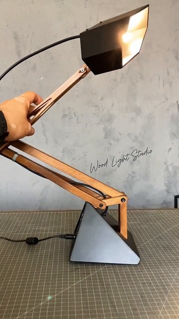 Настольный светильник из дерева #светильник #настольн смотреть онлайн