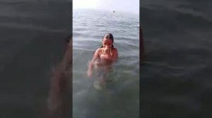 Даша купается в Солнечногорском!!!