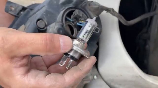 Замена лампочки ближнего/дальнего света, австобус ПАЗ смотреть онлайн