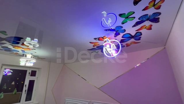Фотопечать бабочки  на натяжном потолке в детской