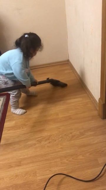 Валентина и пылесос 2,9 лет❤️ смотреть онлайн