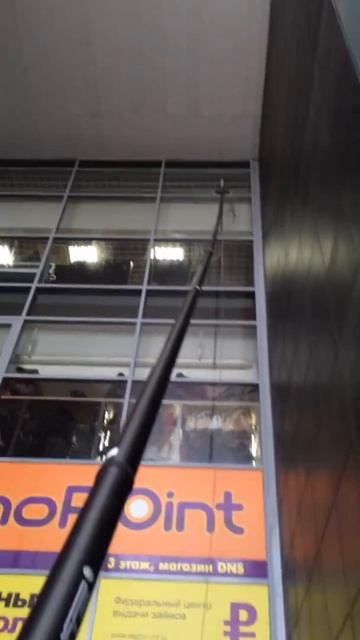 Как вымыть окна на высоте Action смотреть онлайн