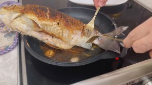 Караси в сметане в духовке / Как приготовить запеченно