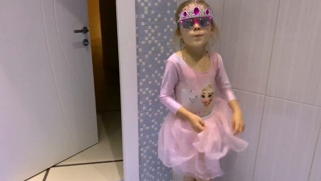 Королева Балета в Туалете 🚽 смотреть онлайн