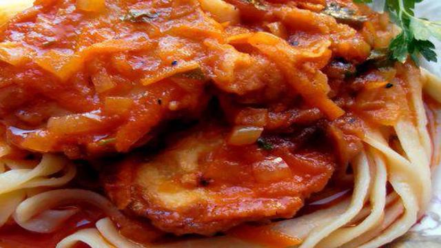 Жаренные кабачки в томатном соусе