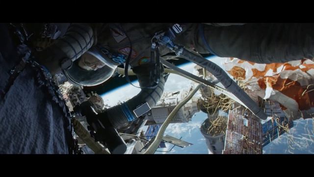 🎬 Гравитация ▪ Доктор Стоун попадает в поле обломков смотреть онлайн