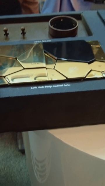 Выключатель света от дизайнера Ferrari😮 смотреть онлайн