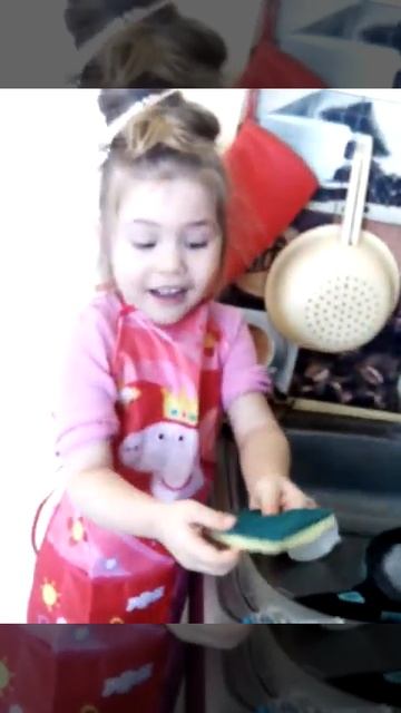 Love you Nika Мини-видео. Никусе 4 года!! Вероника моет посуду смотреть онлайн