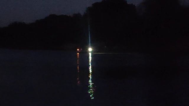 мощный свет на лодке пвх#fishing #прожектор #свет #лодкапв?