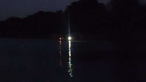 мощный свет на лодке пвх#fishing #прожектор #свет #лодкапв?