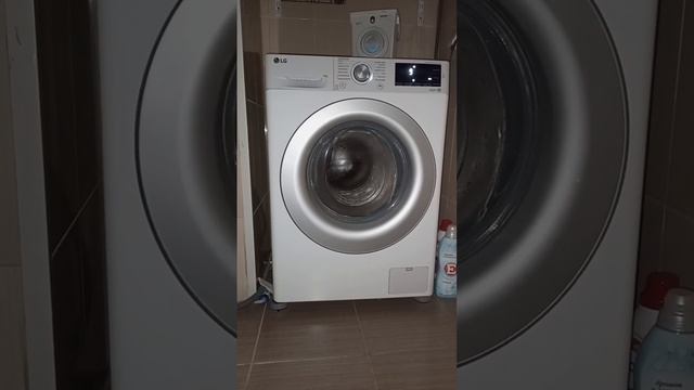 Стиральная машина LG 9 kg Быстро 30 40 градусов 1400 Об/мин. смотреть онлайн