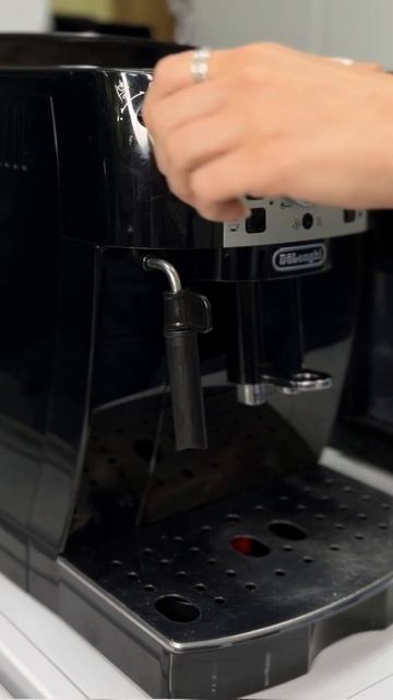 Кавомашина автоматична Delonghi Magnifica S ECAM 22.110.B смотреть онлайн