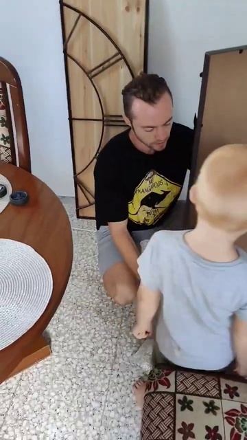 Огромные настенные часы в новой квартире смотреть онлайн