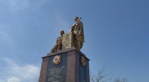 Мемориал советским войнам на улице Комарова в г. Крымске