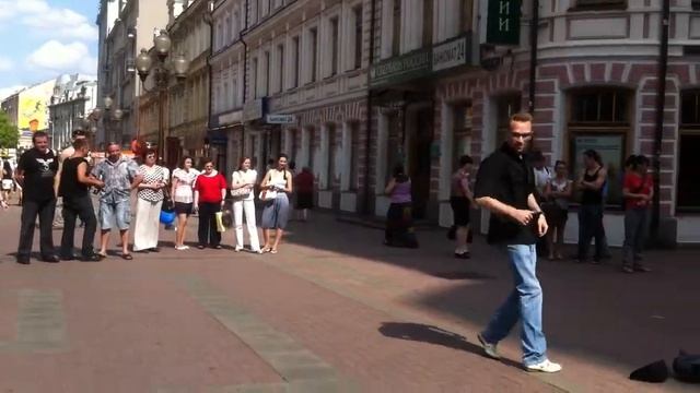 Пьяный мужчина против подростов. Денсбатл. Часть 1 смотреть онлайн