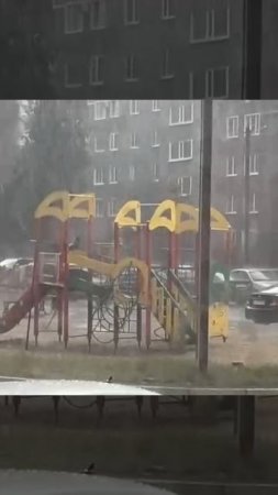 ГРАД В РОССОШИ: на город Россошь Воронежской области обрушился град.