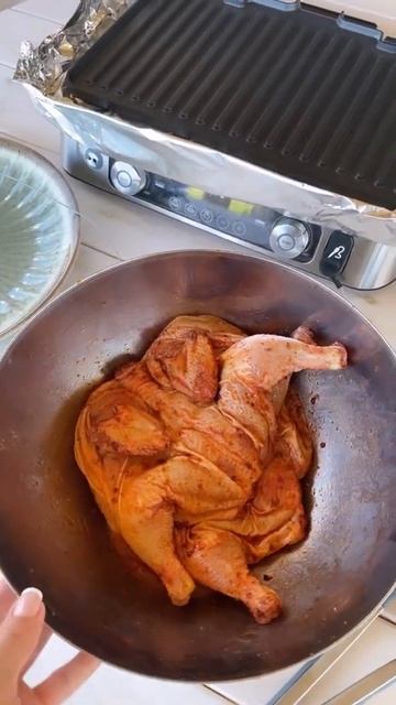 Самый сочный цыплёнок тапака на гриле Delonghi CGH1130DP! 😋🔥 смотреть онлайн