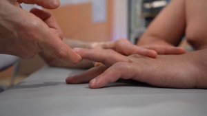 Разработка руки после инсульта