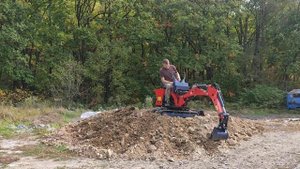 Китайский микроэкскаватор. Вес 650кг.Периваривает перв