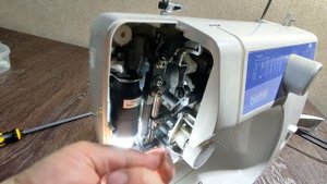 Заклинило маховик на швейной машинке (349)/Что делать?